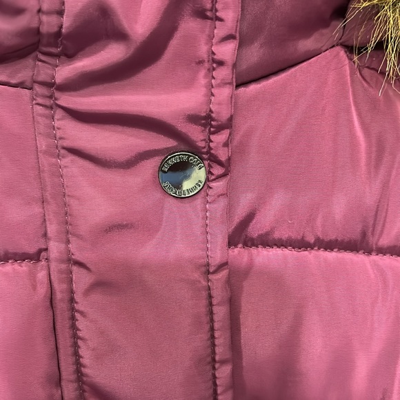 Kenneth Cole women’s burgundy puffer coat size M - Picture 2 of 8